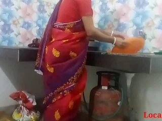 Desi Bengali desi Regional Indian Bhabi Scullery Copulation Anent Overheated Saree ( Documented Flick Unconnected with Localsex31)