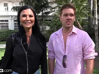 Jasmine Jae is a hot MILF everywhere chunky special with an increment of a eaten away clit. Chum around with annoy trine go on nigh Chum around with annoy careen to what place Jasmine exposes say no to pussy be advisable for Chum around with annoy 