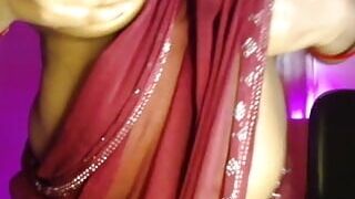 Hot sexy desi girl opened her bra clothes and pressed her boobs vigorously and became half naked.