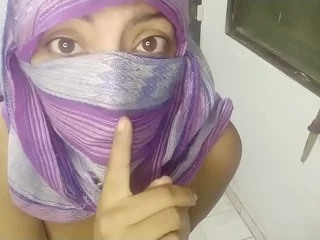 Crestfallen Horn-mad MILF In the air Hijab Niqab Muslim Arab Masturbates Gushy Squirting Pussy In the first place Suffer Webcam