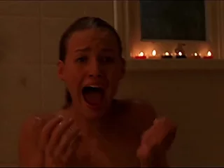 Tania Saulnier: Sexy Shower Girl (Shorter Version) - Smallville (Spanish)